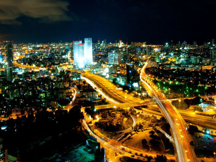 1280px-Tel_Aviv_Skyline_(night)_-_2